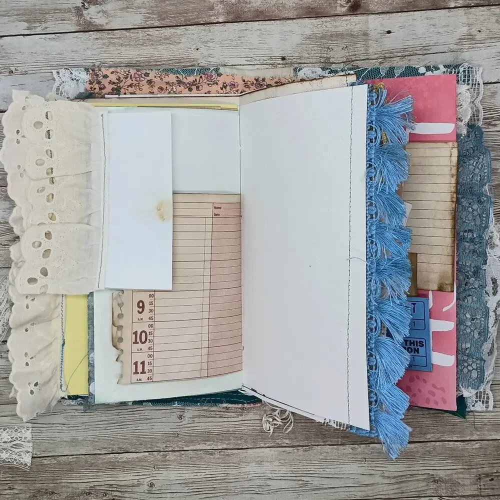 Turquoise Embellished Junk Journal: Flowers, Birds and Butterflies (Discover)